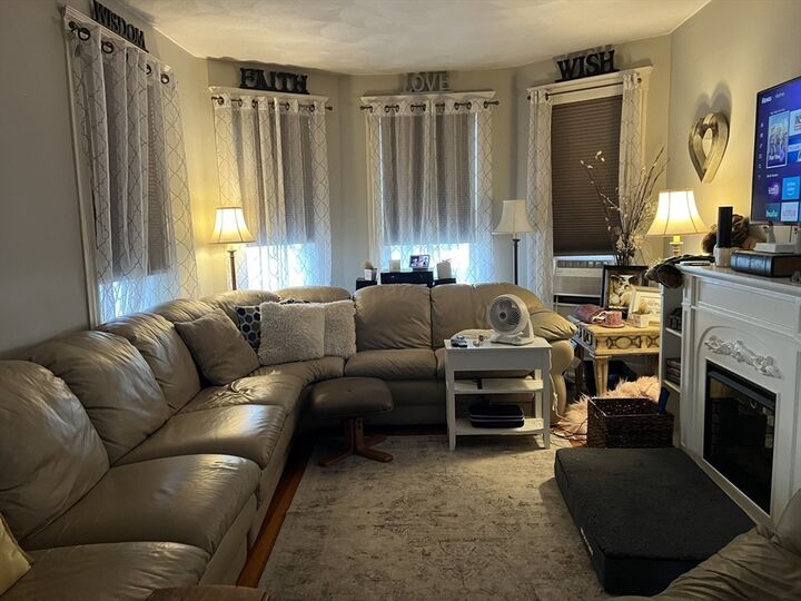 Property Photo:  533-535 Main St 533  MA 02180 