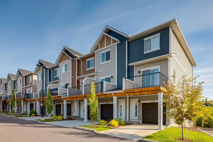 Property Photo:  136 Tuscany Summit Square NW  AB T3L 0G1 