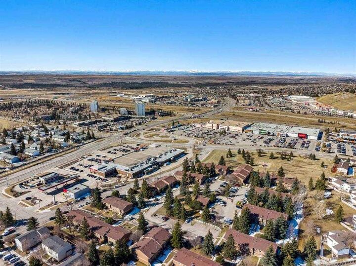Property Photo: 3809 45 Street SW 41 AB T3E 3H4