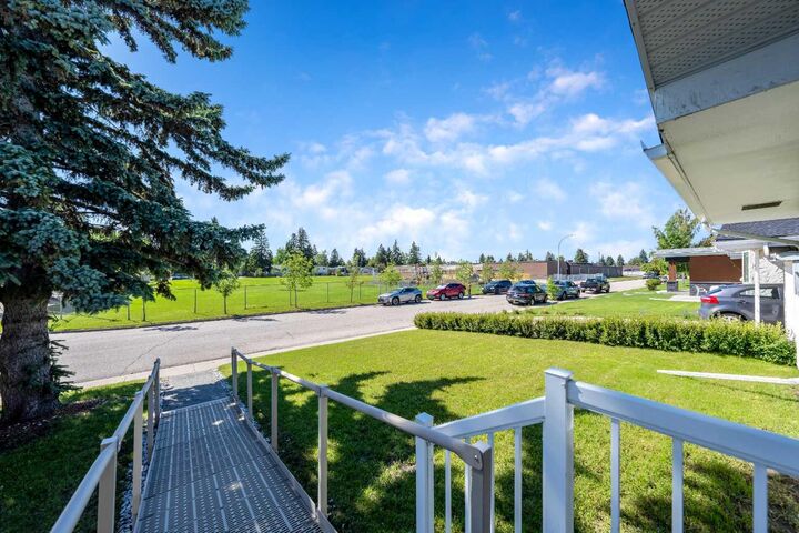 Property Photo:  629 Agate Crescent SE  AB T2J 0Z4 