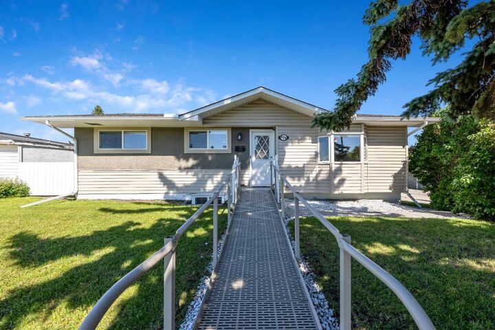 Property Photo:  629 Agate Crescent SE  AB T2J 0Z4 