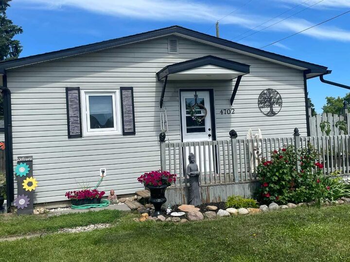 Property Photo: 4702 48 Avenue AB T8S 1W0