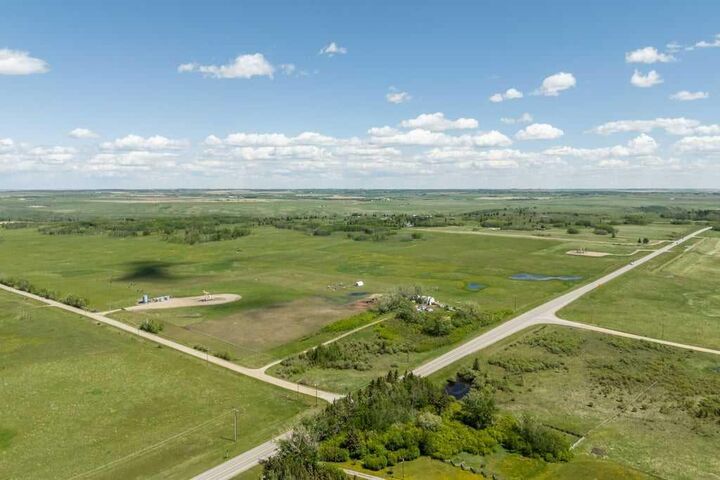 Property Photo: 270012 Range Road 40 AB T4C 3A2