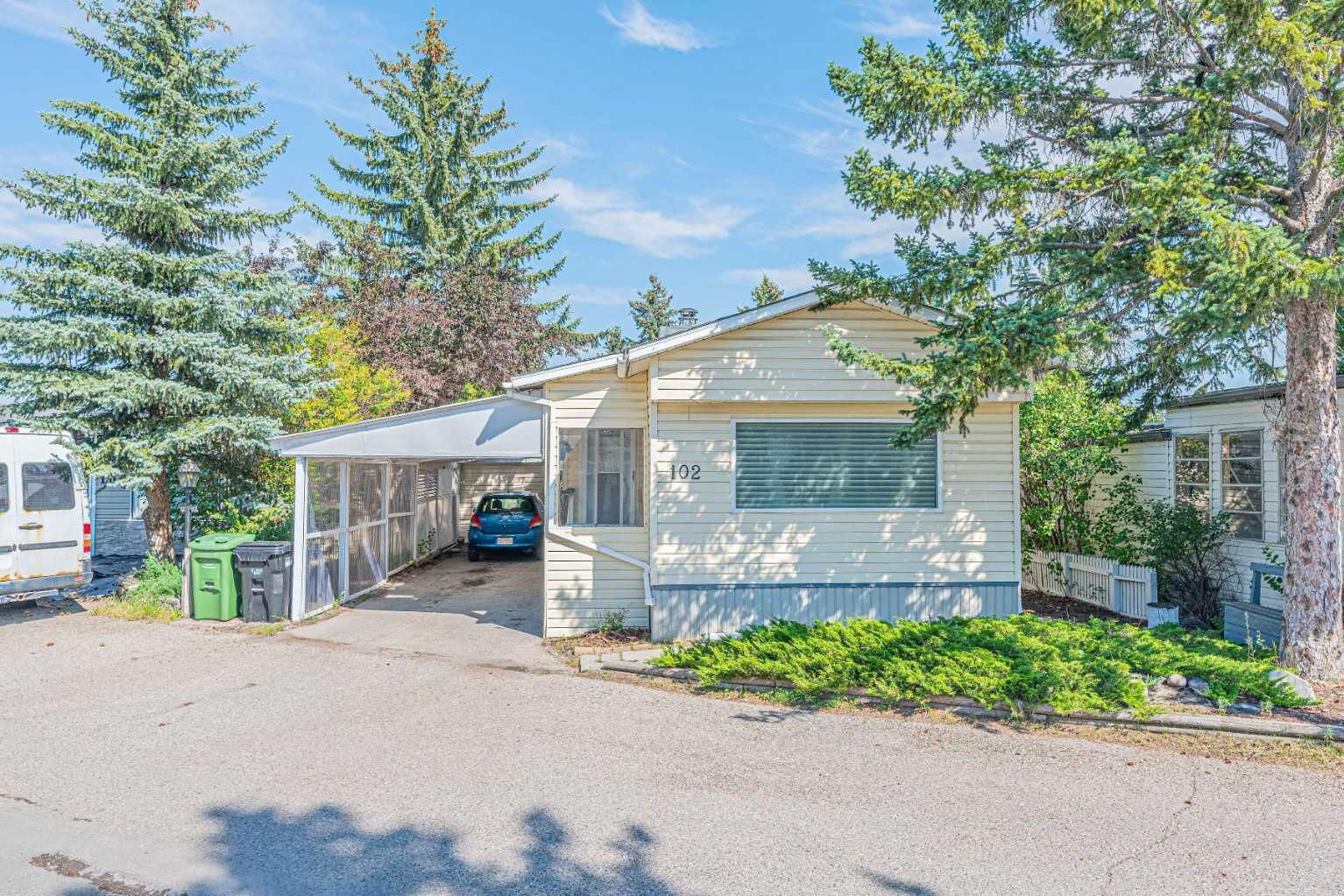 Property Photo:  3223 83 Street NW 102  AB T3B 5N1 