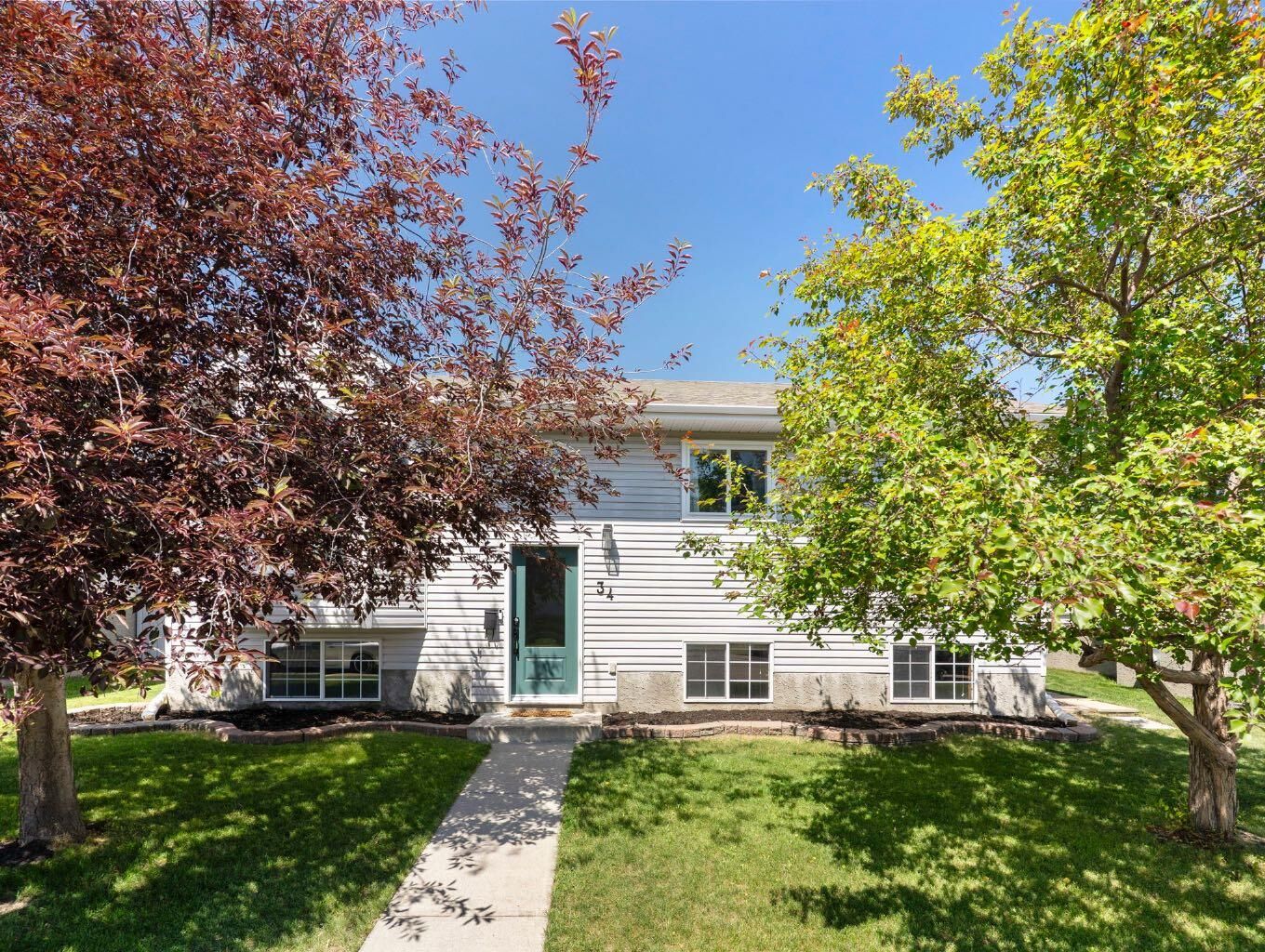Property Photo:  34 West McManus Road  AB T4C 1L8 