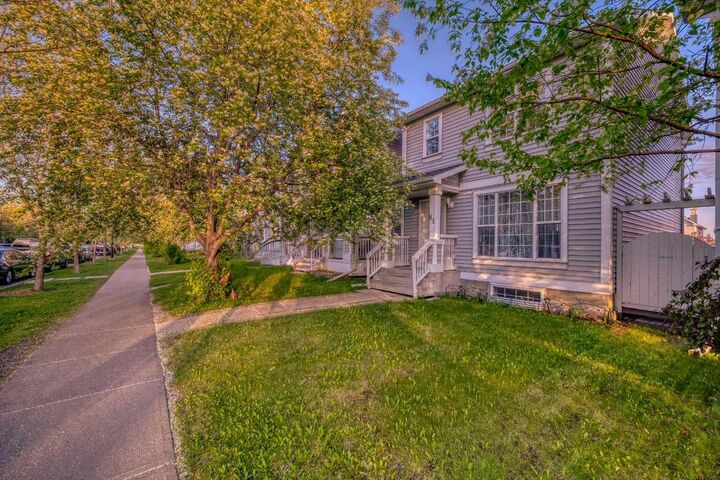 81 Prestwick Avenue SE — photo 1