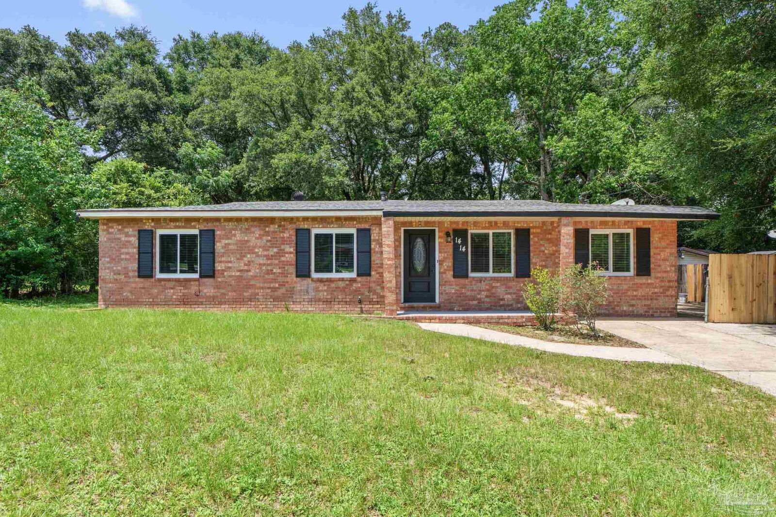 Property Photo:  1414 W Clio Dr  FL 32505 