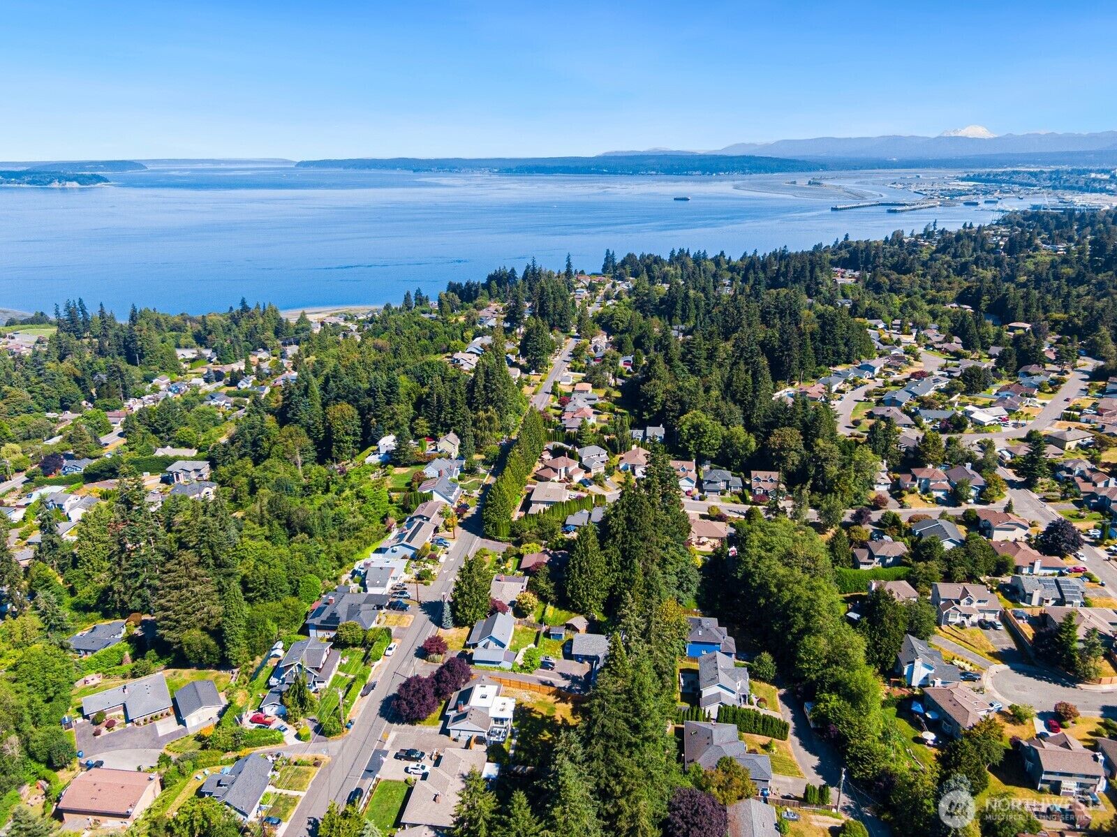 Property Photo: 5011 Seahurst Avenue WA 98203