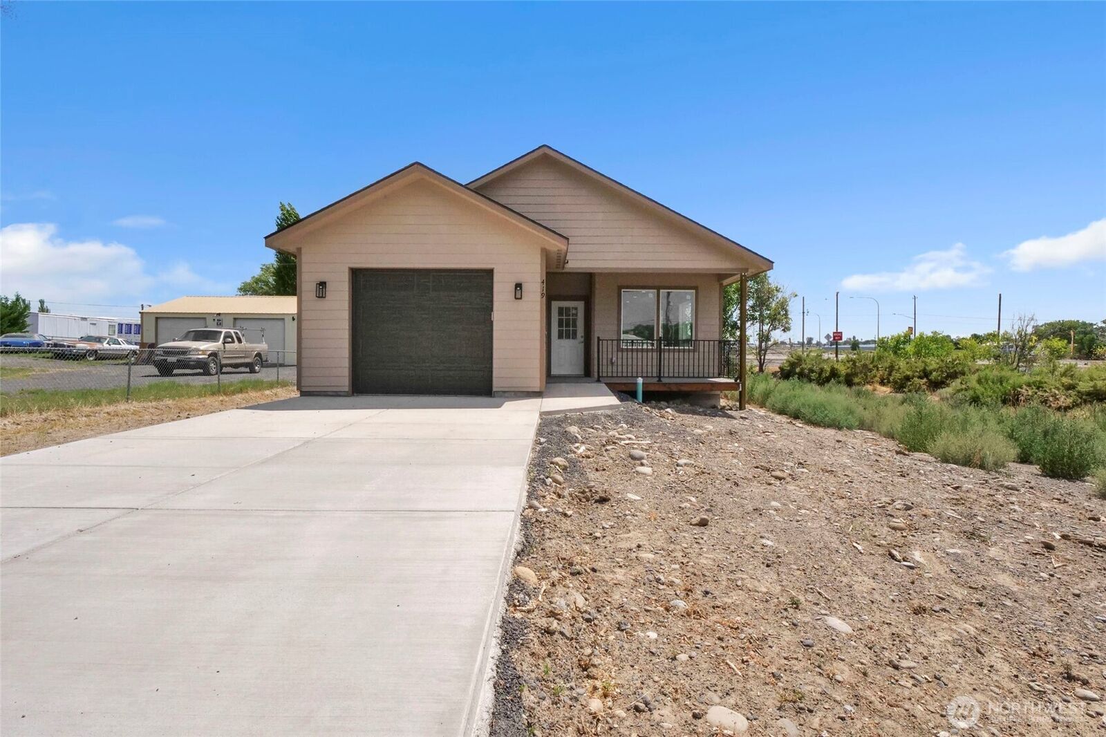 Property Photo:  419  5th Ave SE  WA 98851 
