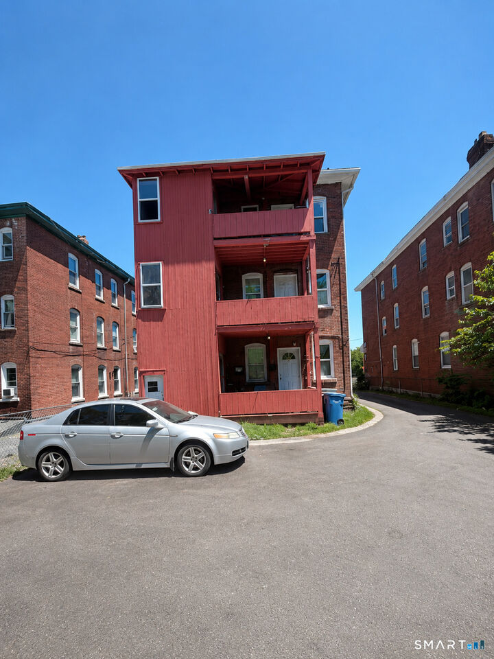 Property Photo:  137-139 Babcock Street  CT 06106 