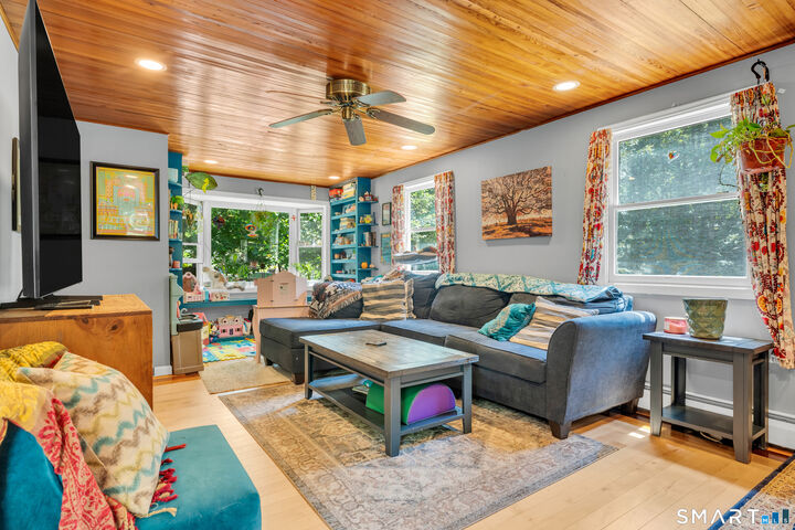 Property Photo: 11 Jamaica Road CT 06413