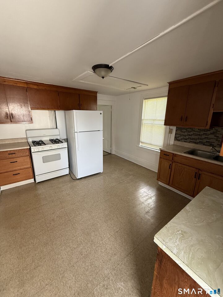 Property Photo:  39 Grand Street 4  CT 06457 