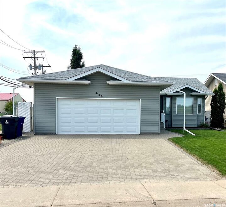 Property Photo: 630 1st Avenue N SK S0K 2T2
