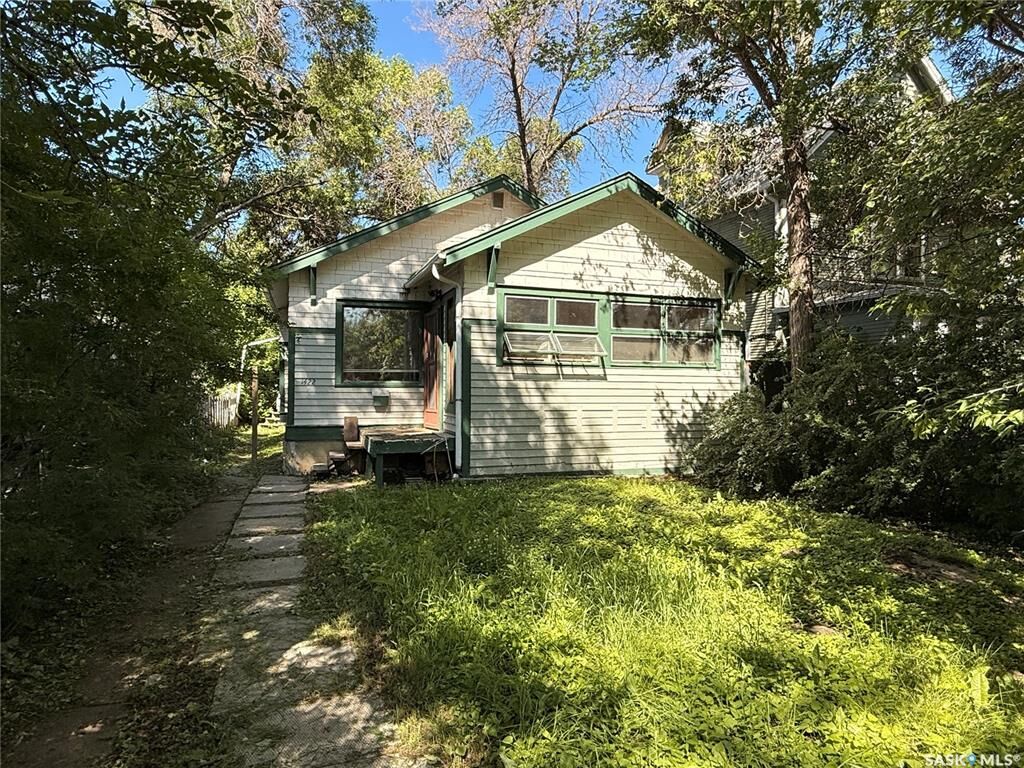 Property Photo:  1422 Robinson Street  SK S4T 2N6 