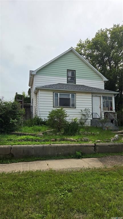 Property Photo: 419 Home Street W SK S6H 4X4