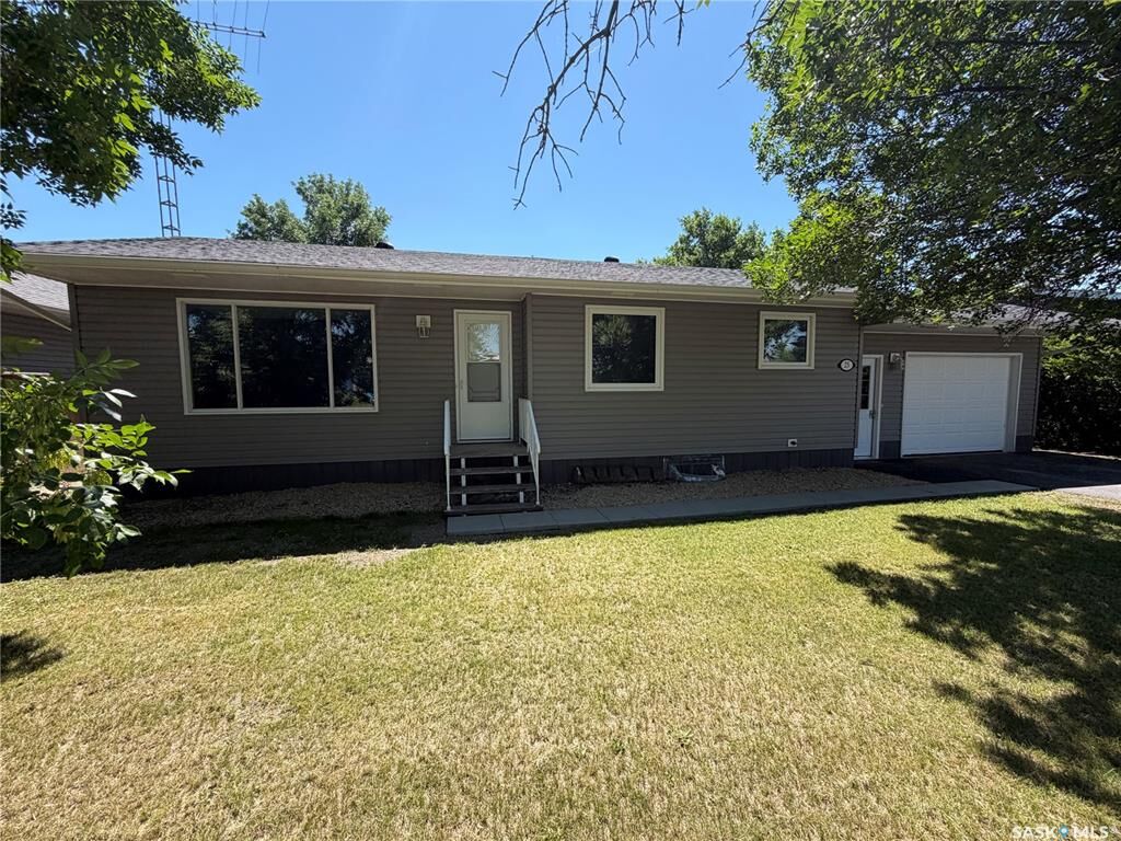 Property Photo:  25 Souris Avenue  SK S0C 0A5 