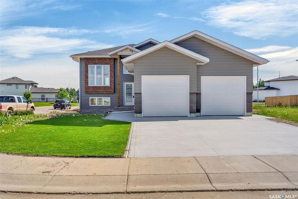 Property Photo: 801 Kerr Cove SK S6W 0A6