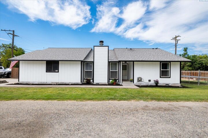 Property Photo: 1520 S Vancouver St WA 99338