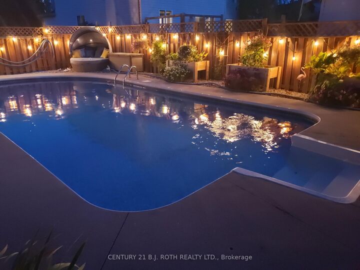 Property Photo:  42 Farmstead Crescent  ON L4N 8S1 