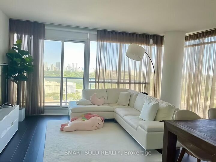 Property Photo: 121 McMahon Drive 3208 ON M2K 0C1