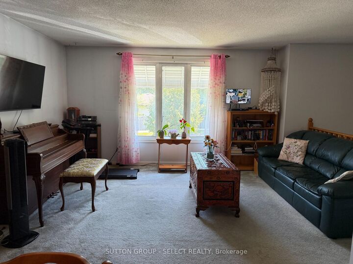 Property Photo: 935 Lawson Road ON N6G 4X4
