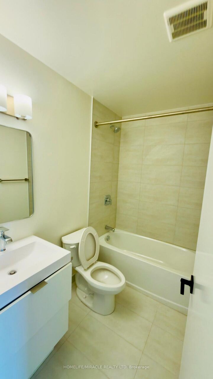 Property Photo:  33 Erie Avenue 1205  ON N3S 2E7 