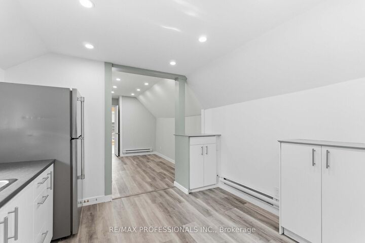 Property Photo:  759 Barton Street E # Upper  ON L8L 3A9 