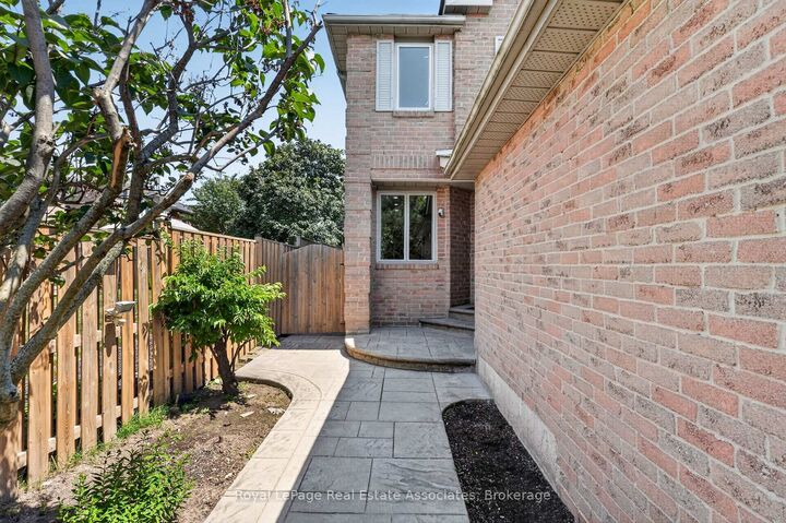 Property Photo: 3346 Chartrand Crescent ON L5L 4C5