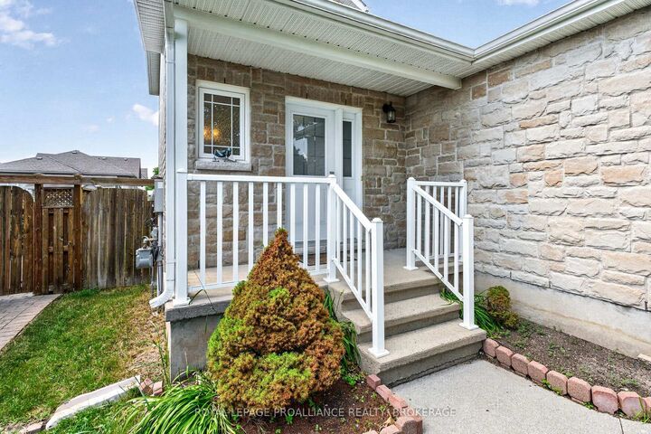 Property Photo: 1447 Hanover Drive ON K7P 0B5