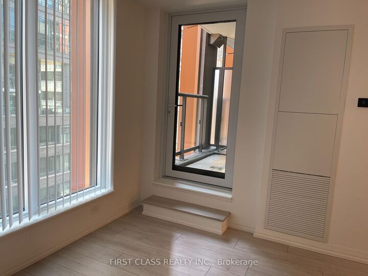 Property Photo:  400 King Street W 520  ON M5V 0X8 