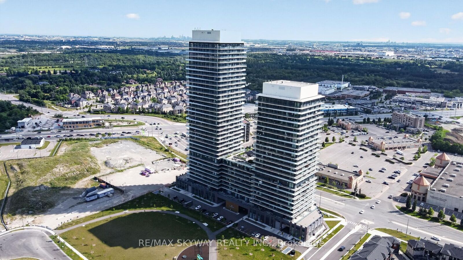 Property Photo: 15 Skyridge Drive 521 ON L6P 4S3