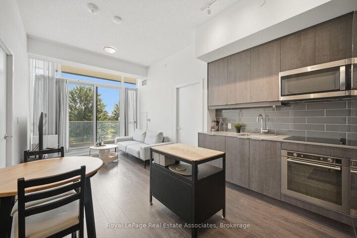 Property Photo: 32 Forest Manor Road 207 ON M2J 0H2