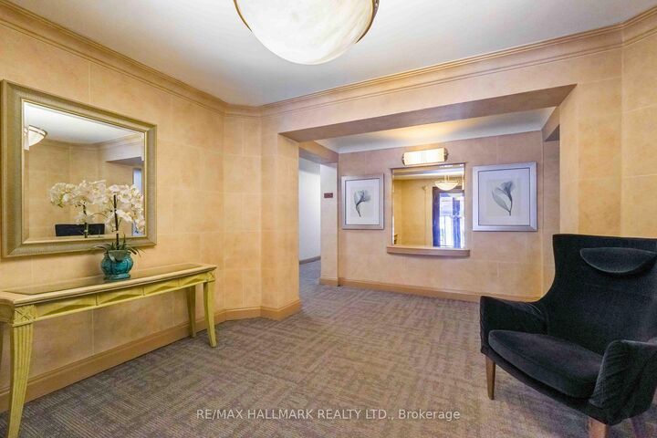 Property Photo:  111 Oriole Parkway 202  ON M5P 2G9 