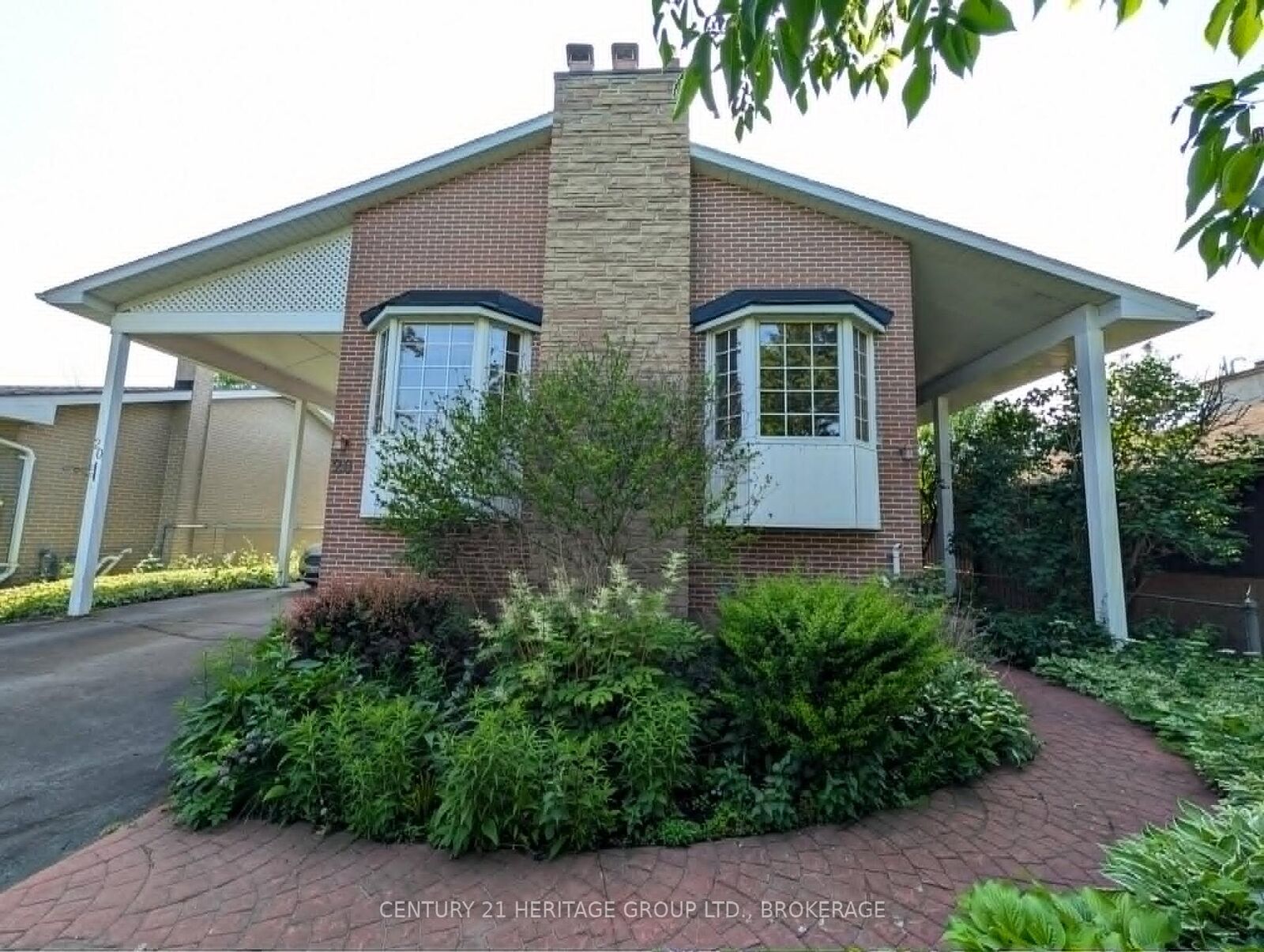 Property Photo: 20 Oakridge Avenue ON K7L 4S9