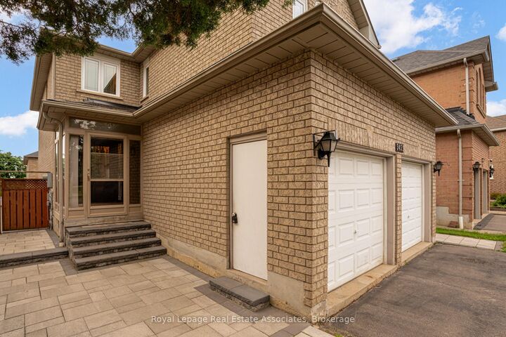 Property Photo: 5453 Middleport Crescent ON L4Z 3V2