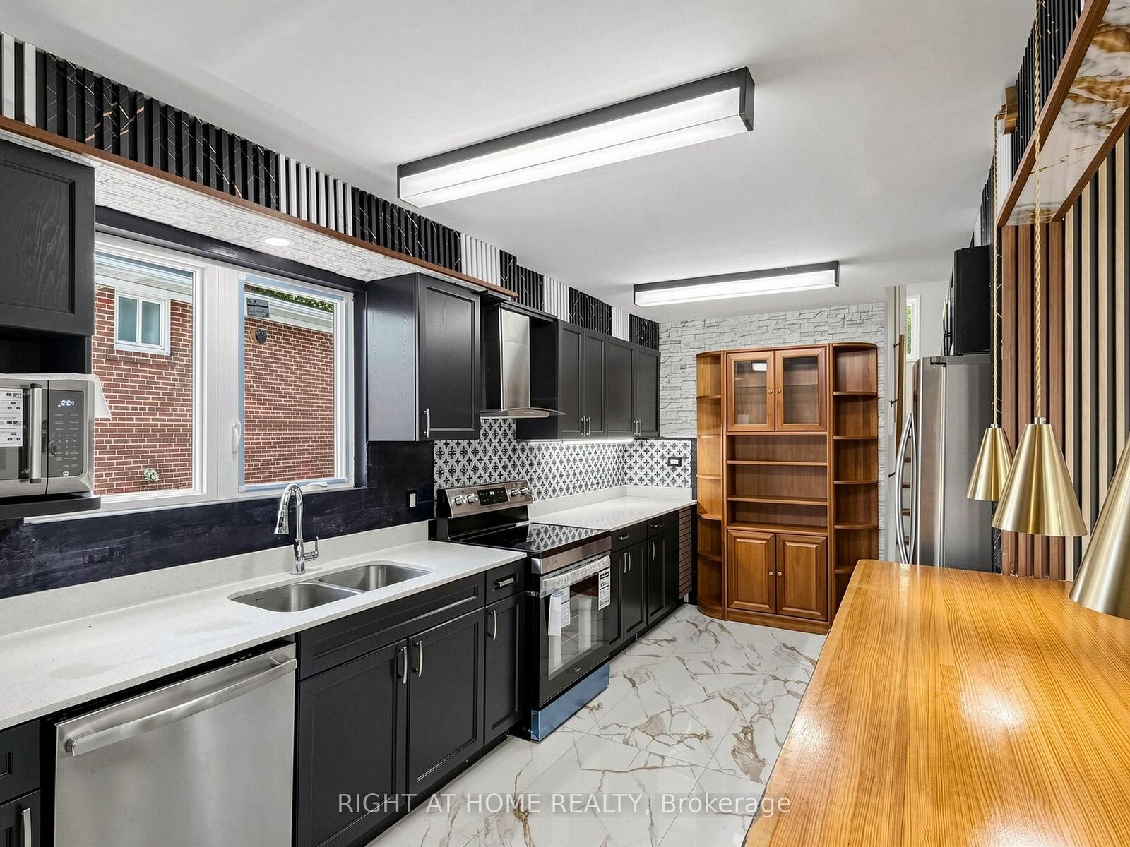 Property Photo:  65 Darlingside Drive  ON M1E 3P2 