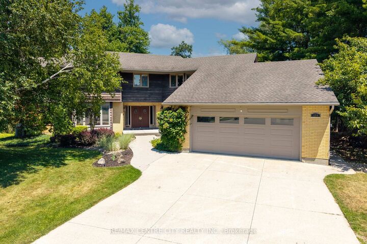 255 Mill Pond Crescent — photo 1