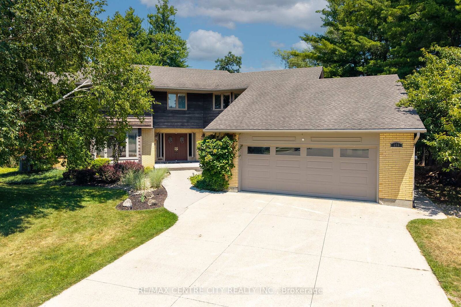 Property Photo: 255 Mill Pond Crescent ON N7G 3P9