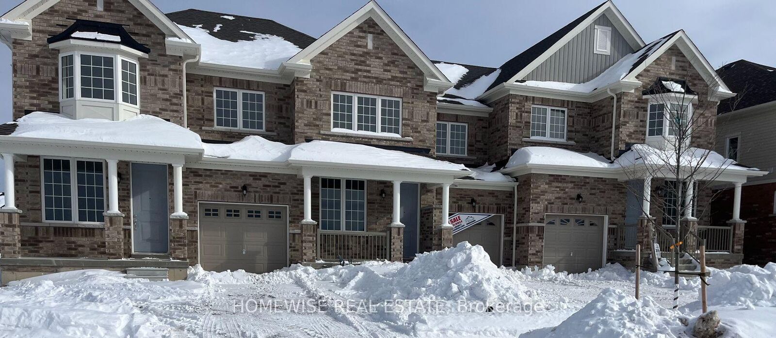 Property Photo: 698 Latimer Way ON K9K 0H4