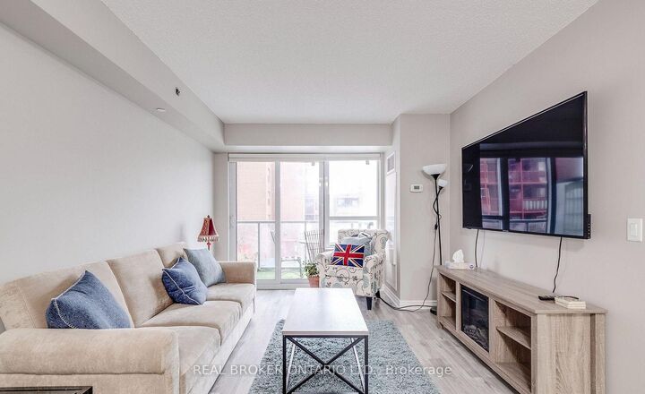 Property Photo:  35 Saranac Boulevard 225  ON M6A 2G4 