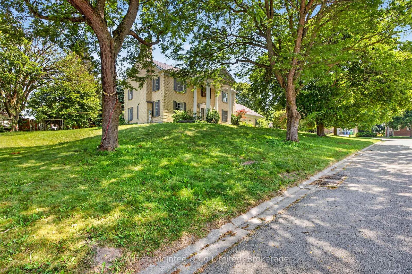 Property Photo:  1 Remington Drive  ON N0G 2W0 