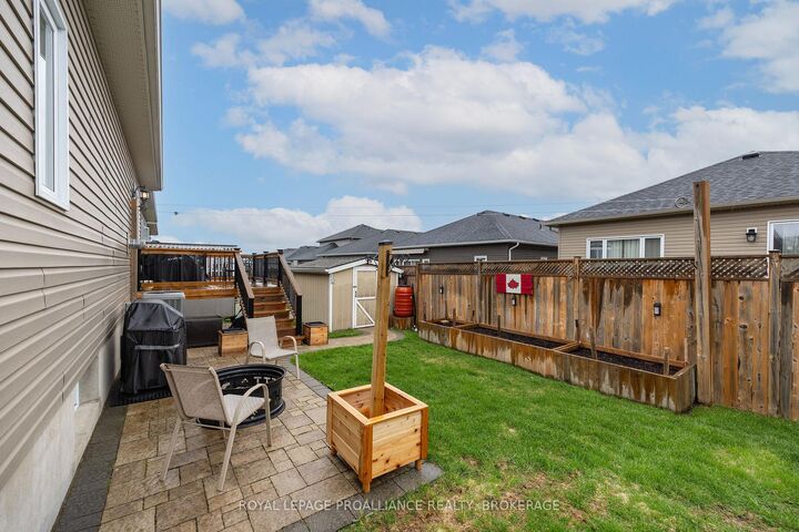 Property Photo:  1224 Carfa Crescent  ON K7P 0M7 