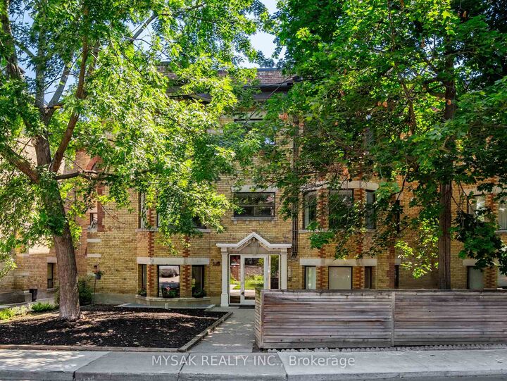 Property Photo: 427 Crawford Street ON M6G 3J7