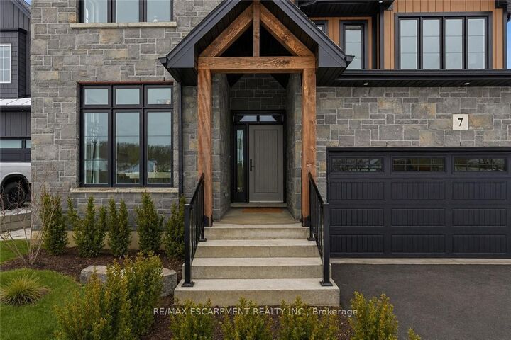7 Bartlett Avenue — photo 1