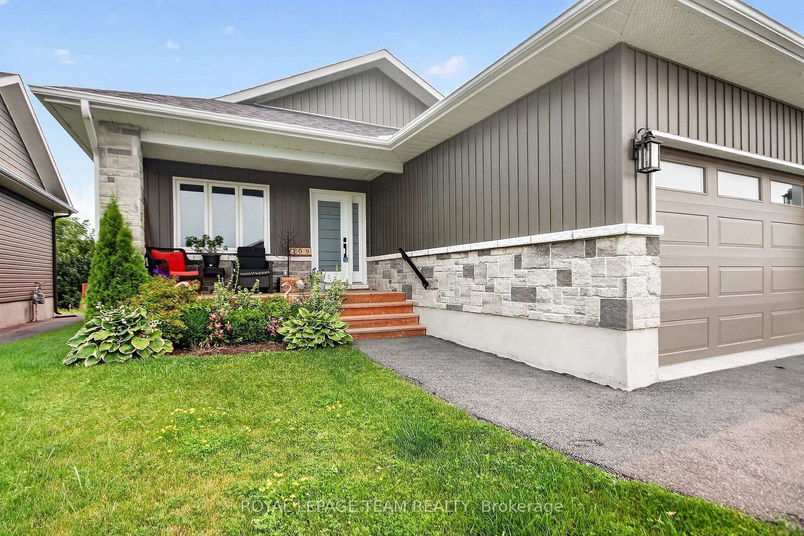 Property Photo:  109 James Street  ON K0C 2K0 
