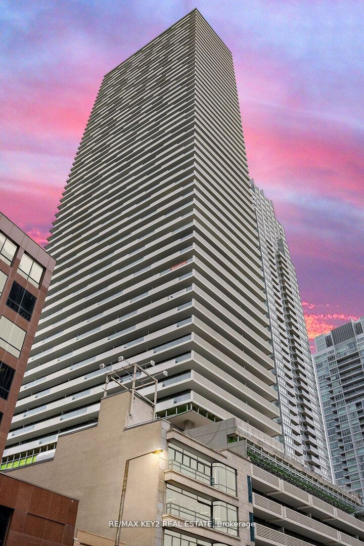 2221 Yonge Street 3402 — photo 1