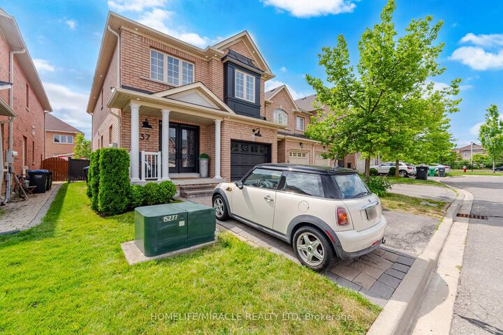 Property Photo: 37 Lacebark Court ON L6R 3M7