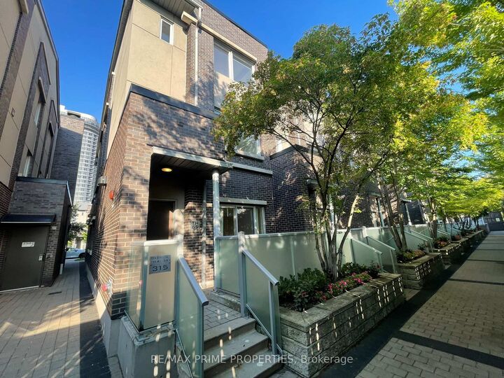 Property Photo: 315 Village Green Square Th69 ON M1S 0L2