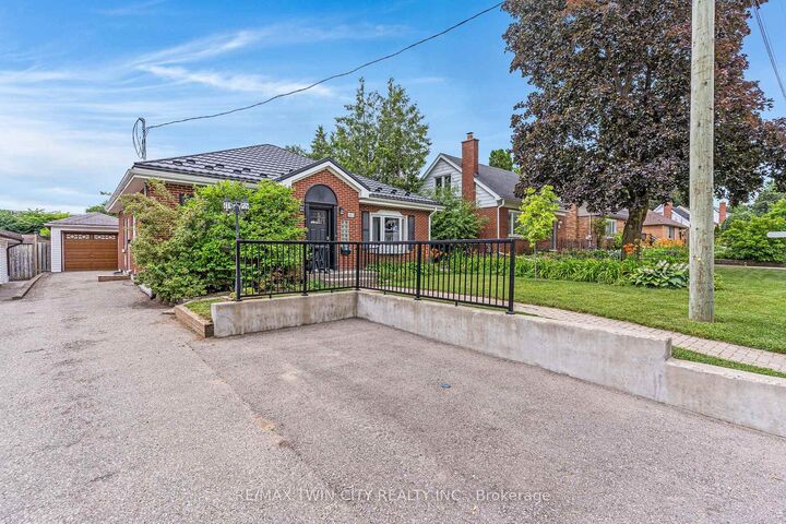 Property Photo: 805 Rockway Drive ON N2G 3B6