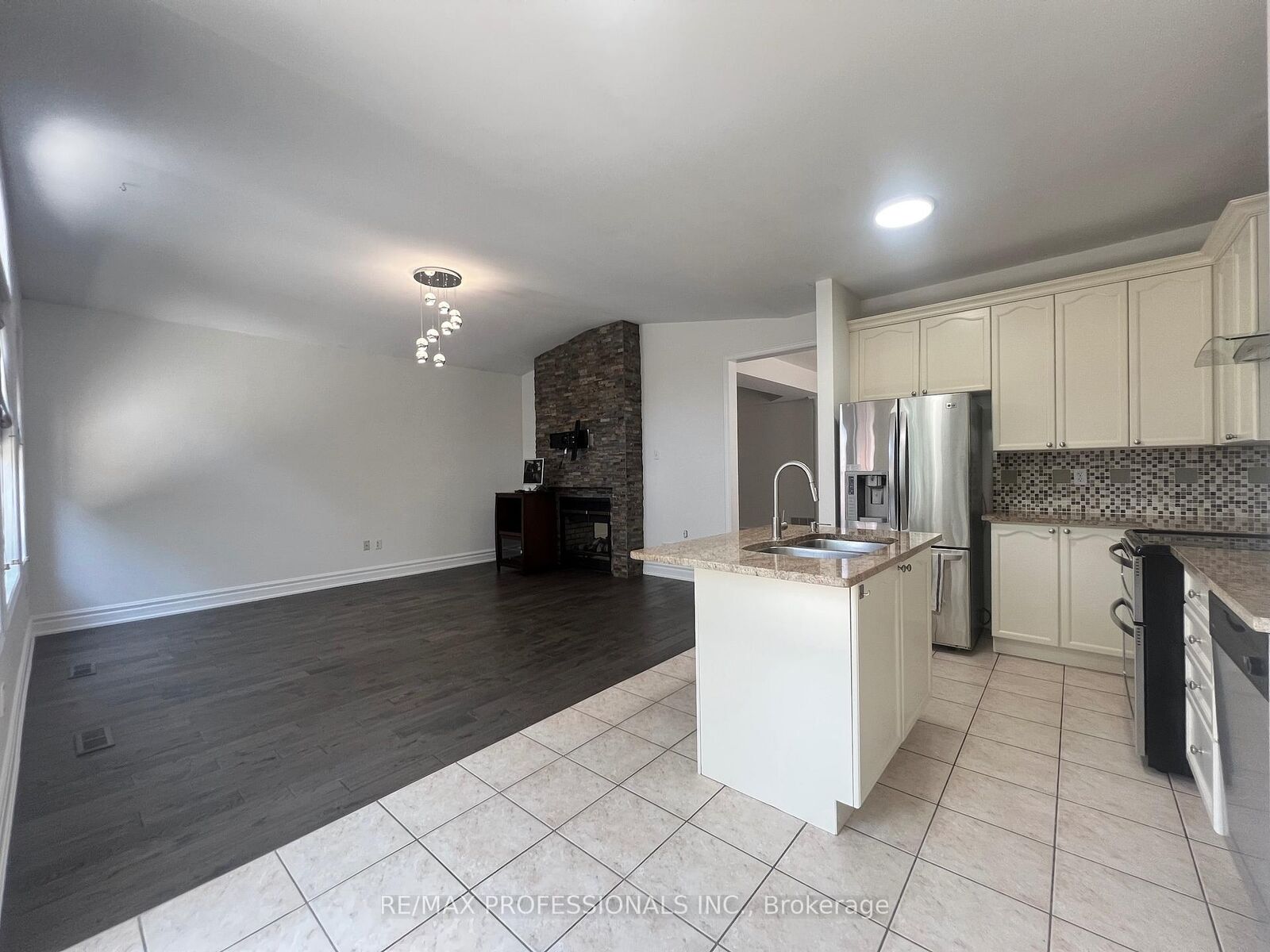 Property Photo: 3895 Henrietta Way Main ON L5M 7Y4